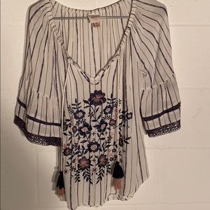 Knox Rose Boho short sleeve top embroidered. XS